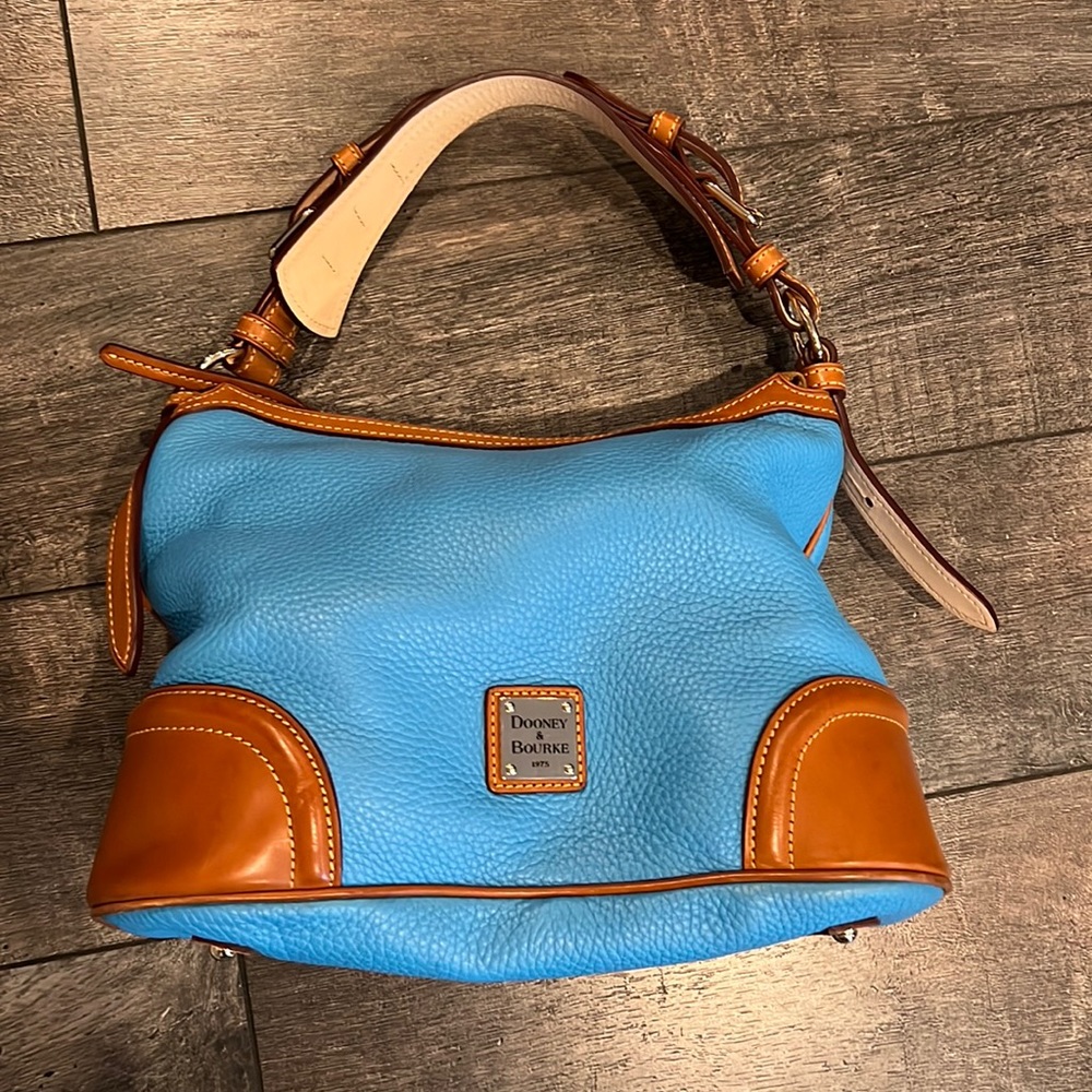 DOONEY & BOURKE leather purse. Comes with matching wristlet. Like new!